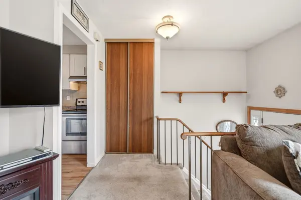 2349 Middlesmoor CRES, Burlington, ON L7P 3X4