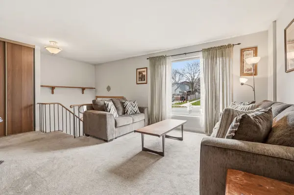 2349 Middlesmoor CRES, Burlington, ON L7P 3X4