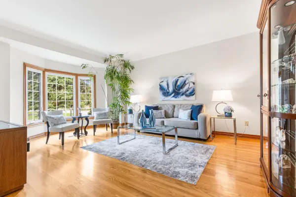 4510 Badminton DR, Mississauga, ON L3M 3H1