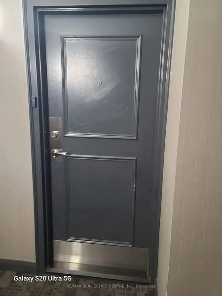 8 Lisa ST #407, Brampton, ON L6T 4S6