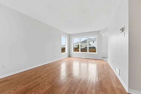 640 Louis Toscano DR W, Orleans - Cumberland And Area, ON K4A 0B3