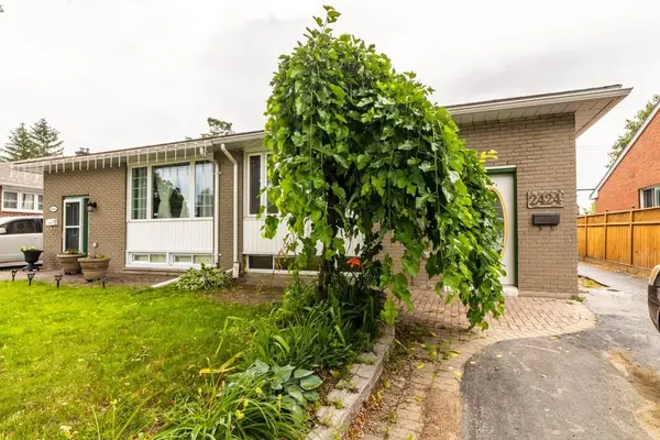 2424 Iris ST #B, Parkway Park - Queensway Terrace S And Area, ON K2C 1C6