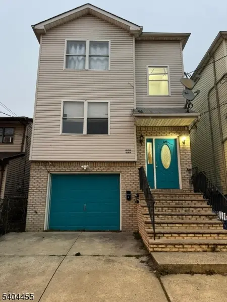 323 Bond St, Elizabeth City, NJ 07206