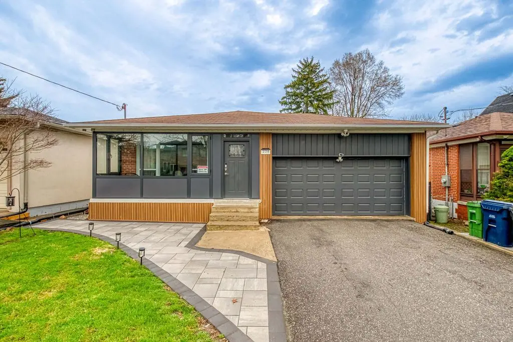 238 Dunview AVE, Toronto C14, ON M2N 4J2