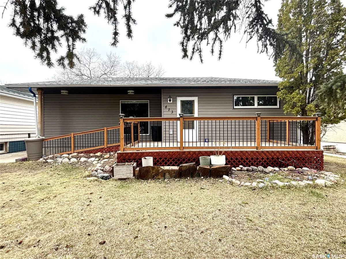 413 Maple STREET, Maple Creek, SK S0N 1N0
