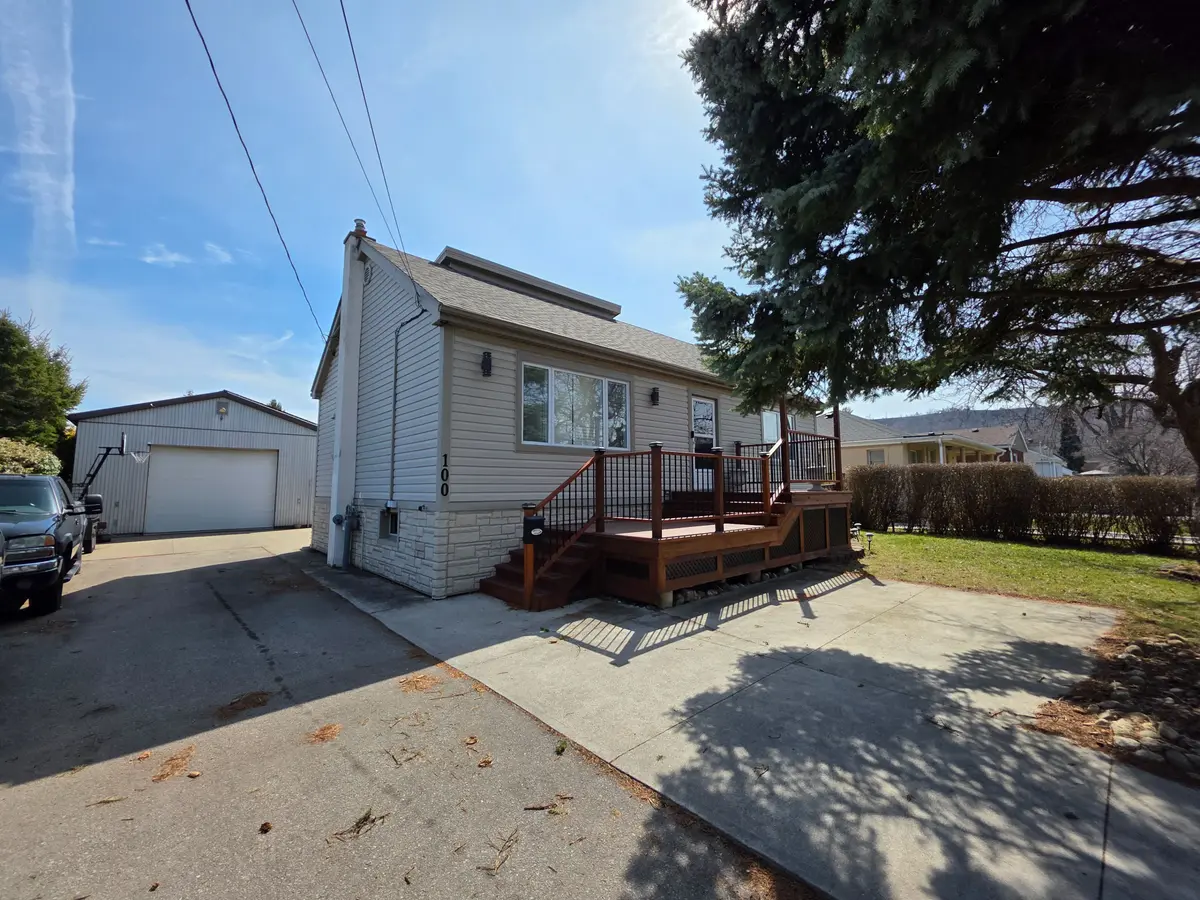 100 Corman AVE #Upper Level, Hamilton, ON L8G 3W2