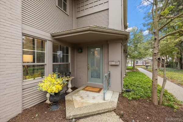 1077 N Old Woodward AVE, Birmingham, MI 48009