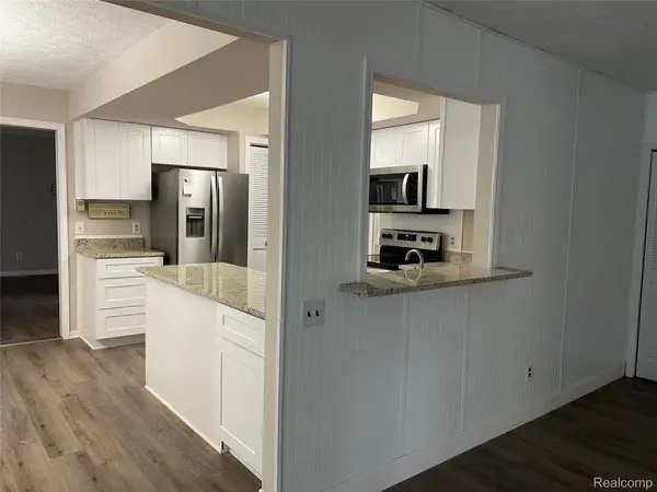 6820 FREDMOOR DR, Troy, MI 48098