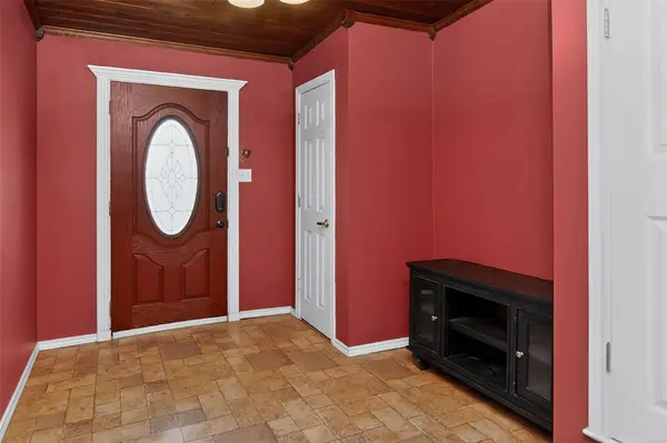 135 Lakeview Drive, Runaway Bay, TX 76426