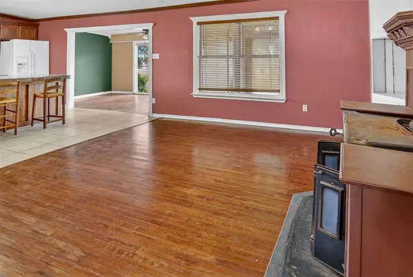 135 Lakeview Drive, Runaway Bay, TX 76426