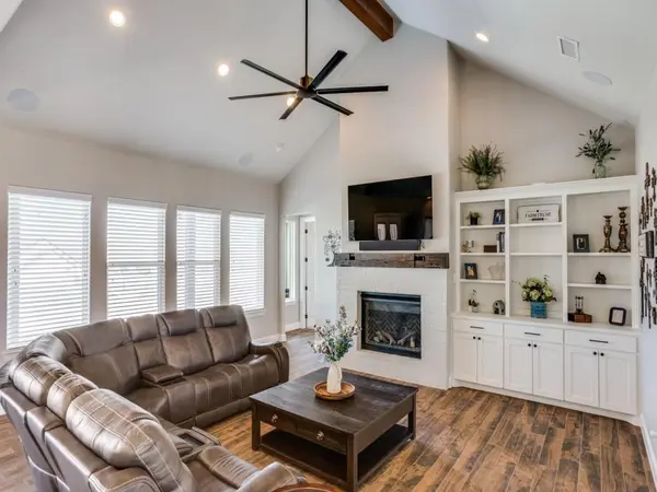 2000 Ragland Trail, Azle, TX 76020