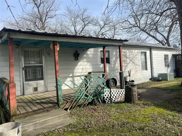 406 S Austin Street, Wolfe City, TX 75496