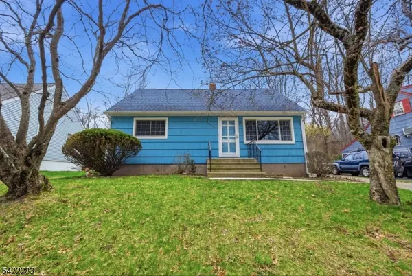 52 Red Twig Trl, Bloomingdale Boro, NJ 07403