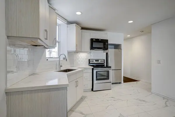 1116 College ST #3rd Lvl, Toronto C01, ON M6H 1B5