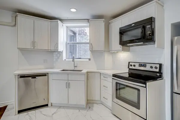 1116 College ST #3rd Lvl, Toronto C01, ON M6H 1B5