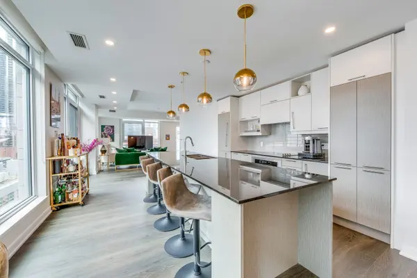 30 Nelson ST #807, Toronto C01, ON M5V 0H5