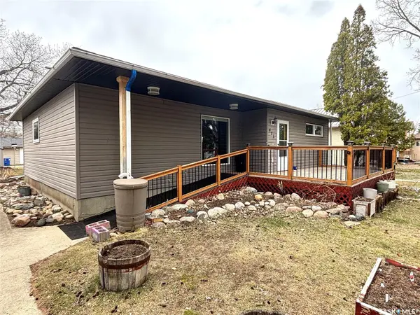 413 Maple STREET, Maple Creek, SK S0N 1N0