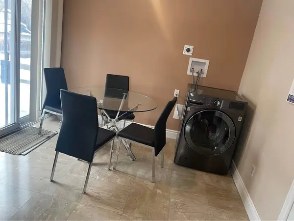 38 Pleasantview AVE, Brampton, ON L6X 2N1