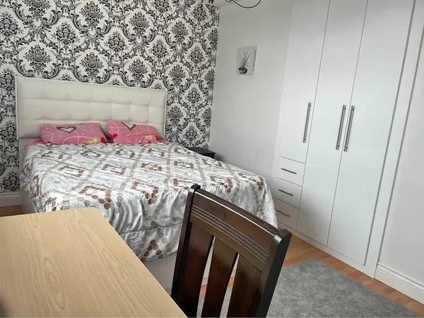 38 Pleasantview AVE, Brampton, ON L6X 2N1