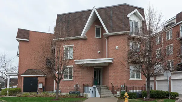 20 Machells AVE N #112, Toronto W01, ON M6K 3H8