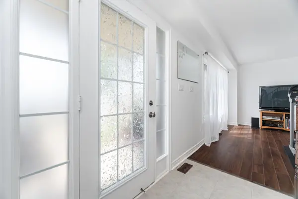 22 Mcdevitt LN, Caledon, ON L7C 3S2