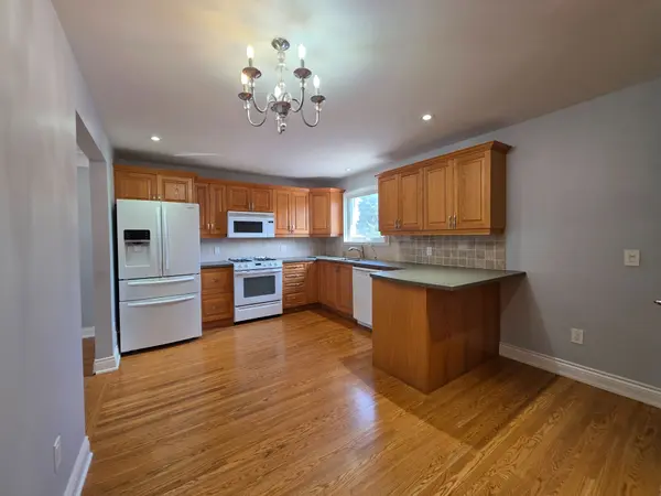 100 Corman AVE #Upper Level, Hamilton, ON L8G 3W2