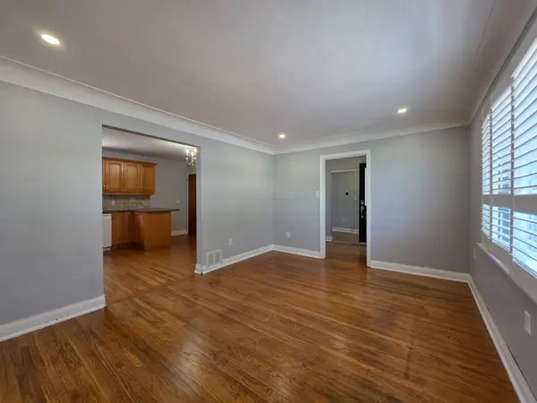 100 Corman AVE #Upper Level, Hamilton, ON L8G 3W2