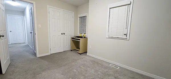 10 Meadowridge ST, Kitchener, ON N2P 0E2