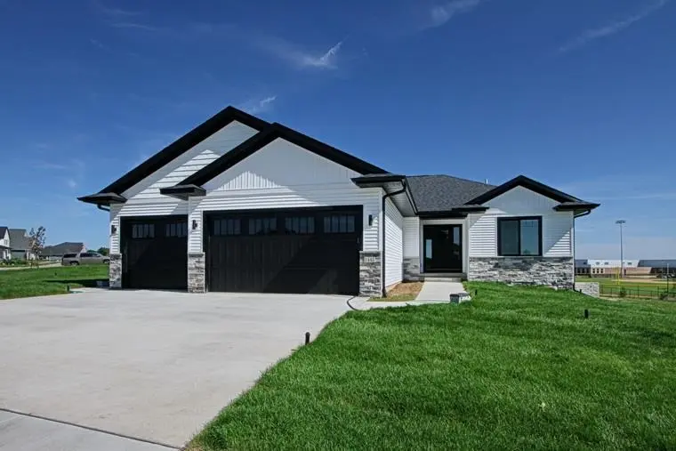 804 Windam Dr., Solon, IA 52333