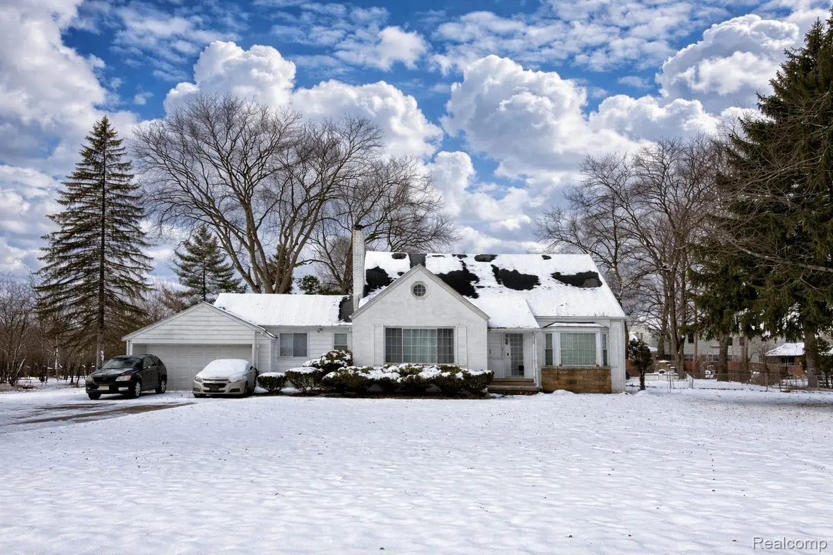 18510 George Washington DR, Southfield, MI 48075