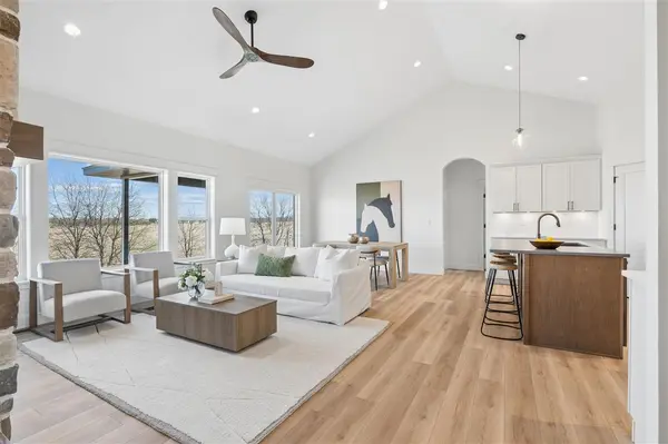 900 Crestview Drive, Solon, IA 52333