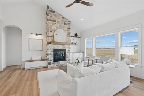 900 Crestview Drive, Solon, IA 52333