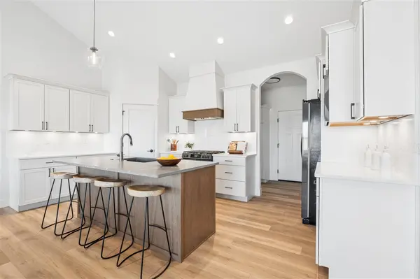 900 Crestview Drive, Solon, IA 52333