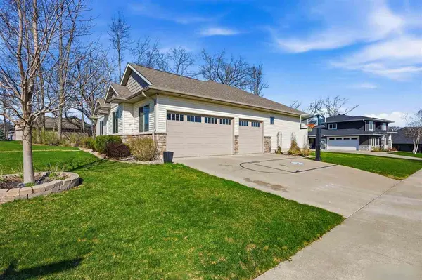 1980 Silver Maple Trl, North Liberty, IA 52317