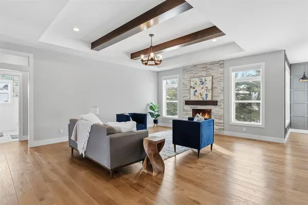 3004 Forrest Meadow Ln, Hiawatha, IA 52233