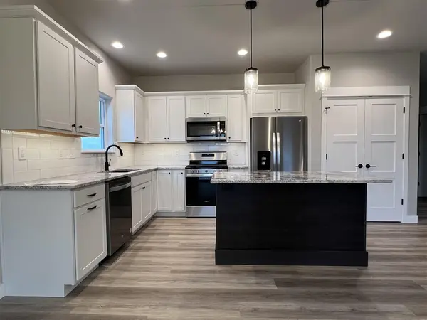 1290 Osage Ln, North Liberty, IA 52317