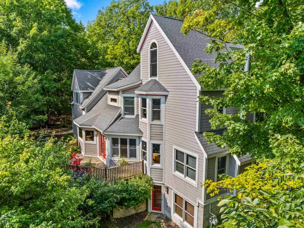 10552 Craig RD, Peninsula Twp, MI 49686