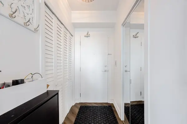 200 Manitoba ST #119, Toronto W06, ON M8Y 3Y9