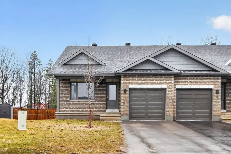 15 Seabert DR, Arnprior, ON K7S 0H9