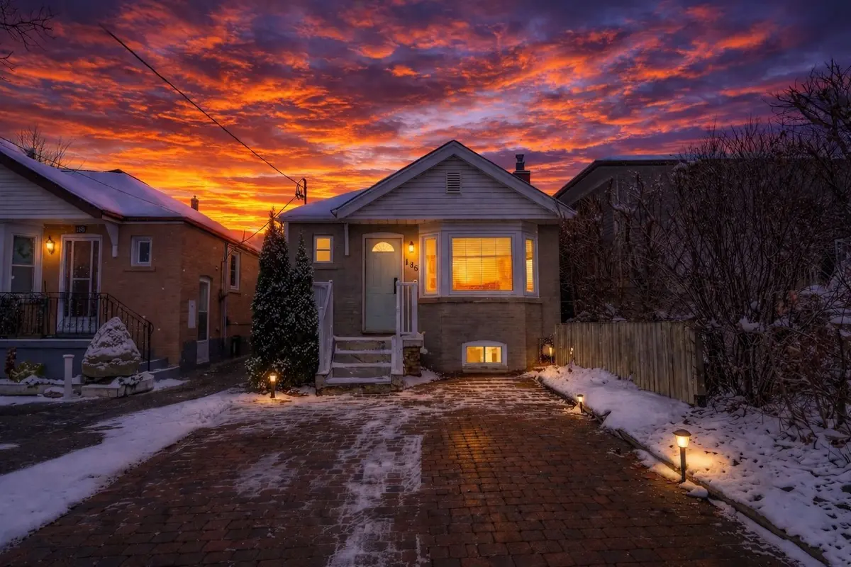 186 Schell AVE, Toronto W04, ON M6E 2T2