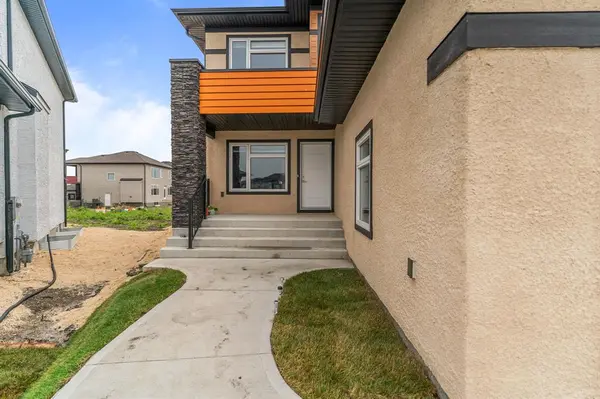 37 Hughes CRES, Winnipeg, MB R3Y 2C5