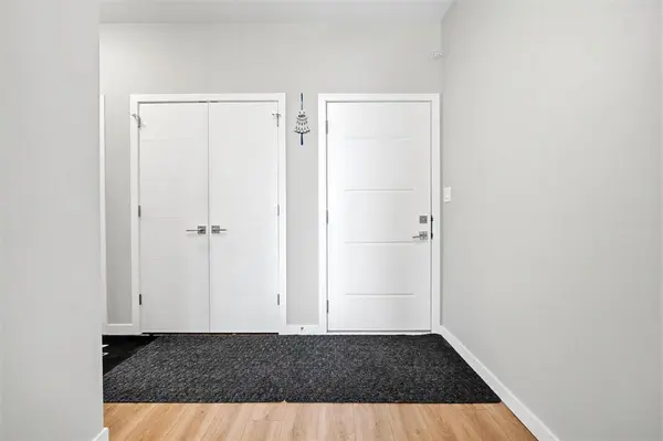 37 Hughes CRES, Winnipeg, MB R3Y 2C5