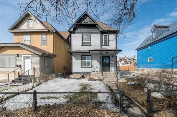 692 Furby ST, Winnipeg, MB R3B 2W2