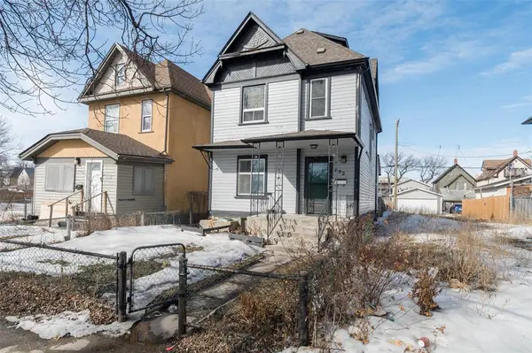 692 Furby ST, Winnipeg, MB R3B 2W2
