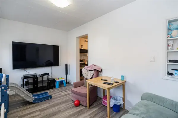 692 Furby ST, Winnipeg, MB R3B 2W2