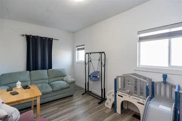 692 Furby ST, Winnipeg, MB R3B 2W2