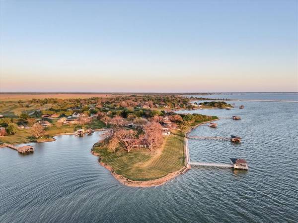 417 Pecan Point Drive, Kerens, TX 75144