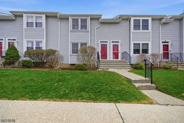 28 Village Dr, Hamburg Boro, NJ 07419