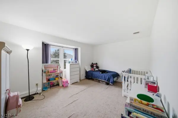 28 Village Dr, Hamburg Boro, NJ 07419