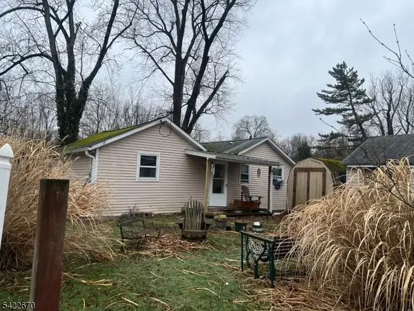 30 Riverside Dr, Oakland Boro, NJ 07436